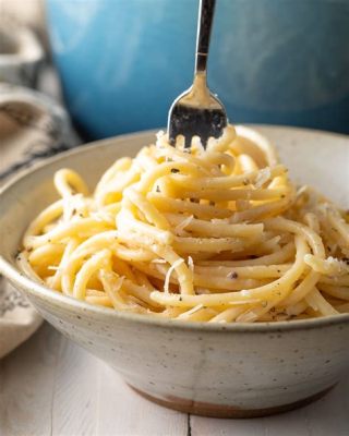 Cacio e Pepe: A Symphony of Spicy Cheese and Silky Pasta Perfection!