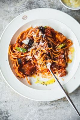  Pasta alla Norma! A Symphony of Sweet Sicilian Tomatoes and Creamy Eggplant Delights