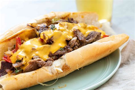  Philly Cheesesteak: อร่อยแบบฉ่ำๆ ซอสเข้มข้น เผยเคล็ดลับความอร่อยที่คุณไม่ควรพลาด!